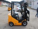 UN Forklift FD18T
