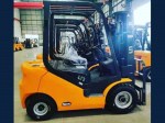 UN Forklift FD25T